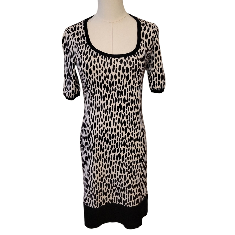 Ann Taylor Black & White Graphic Short Sleeve‎ Sweater Dress Size Small